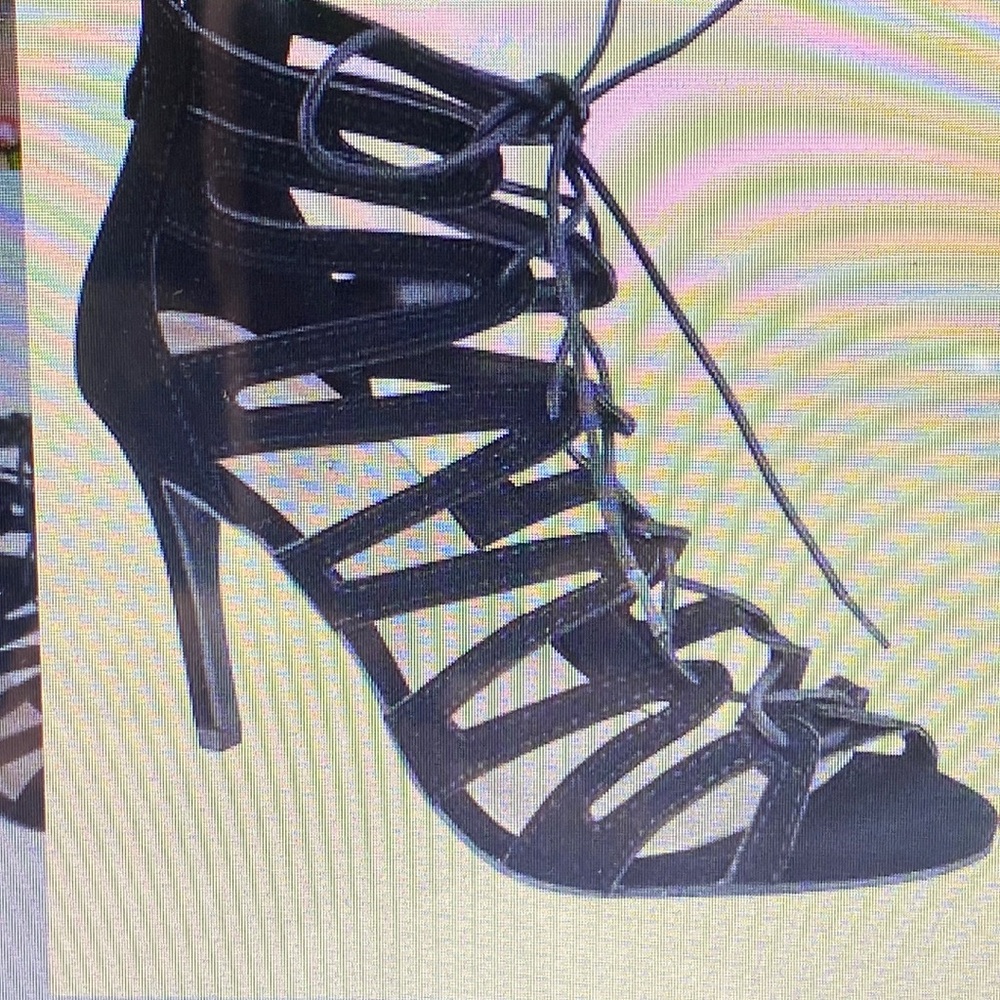 Black Mott sandal.